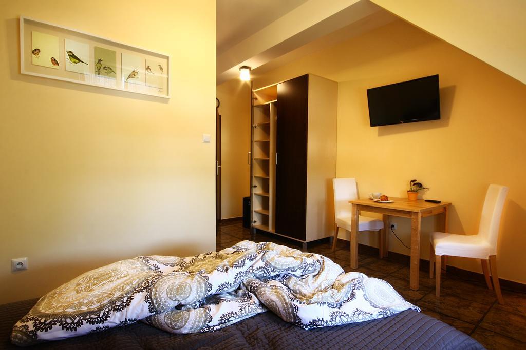 Double Room with Private Bathroom,442476381:JPEG